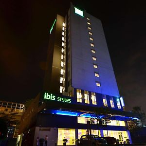 Отель Ibis Styles Kuala Lumpur Sri Damansara Петалинг-Джая Exterior photo