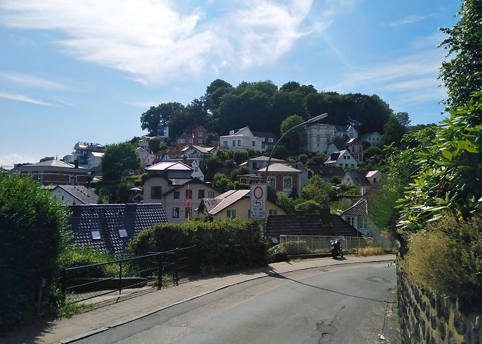 Treppenviertel Blankenese The "Treppenviertel" (Stairs District) in Hamburg : r/germany photo