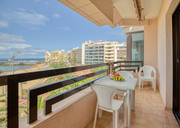 Playa Las Canteras In the front line of Las Canteras Beach | Sagasta 80 photo