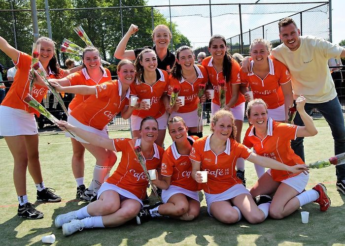 Het Klaverblad Korfbalsters Oranje Wit kampioen - Peel en Maas - Al het nieuws ... photo