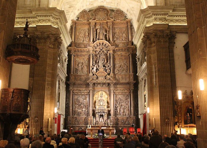 Iglesia Concatedral de San Julian Telefono: Otras Iluminaciones - Fundación Iberdrola España photo