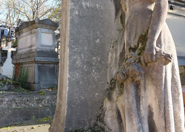 Pictus Cemetery Père Lachaise Cemetery, Paris – (documented) by jess photo