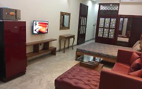 One Bed Studio Apartment Near Shaukat Khanum Лахор Exterior photo