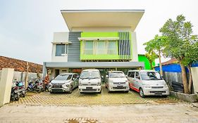 Ardhya Guesthouse Syariah By Ecommerceloka Сидоарджо Exterior photo