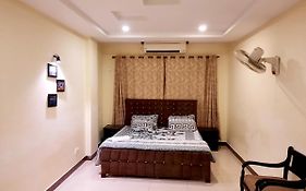 One Bedroom Apartment In Bahria Town Равалпинди Exterior photo