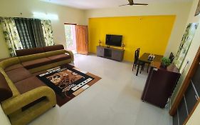 Tirupati Homestay - 2Bhk Ac Family Apartments Near Alipiri And Kapilatheertham - Walk To A2B Veg Restaurant - Super Fast Wifi - Android Tv - 250 Jio Channels - Easy Access To Tirumala Exterior photo