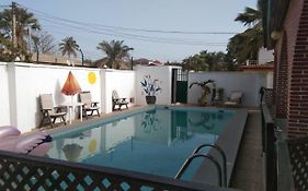 Anns Guesthouse Bakaugambia Exterior photo