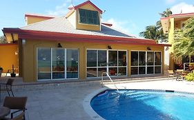 Отель Augusta Bay Bahamas, Exuma Джорджтаун Exterior photo