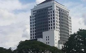 Merdeka Palace Hotel & Suites Кучинг Exterior photo