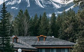 Mountaineer Lodge Лейк-Луиз Exterior photo