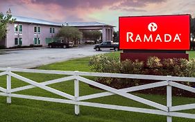 Отель Ramada By Wyndham Luling Exterior photo