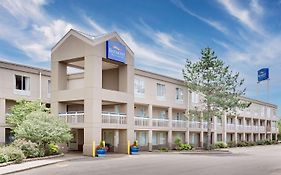 Отель Baymont By Wyndham Kalamazoo East Exterior photo