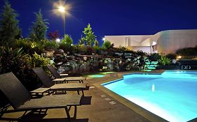 Отель Doubletree By Hilton Pleasanton At The Club Exterior photo