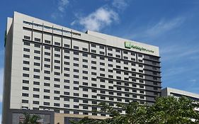 Holiday Inn & Suites Makati, An Ihg Hotel Макати Exterior photo
