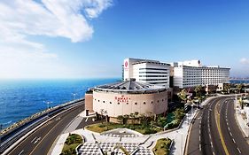 Отель Ramada Plaza By Wyndham Jeju Ocean Front Exterior photo