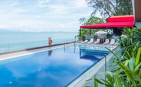 Hotel Sentral Seaview @ ​Beachfront Танджунг-Бунга Exterior photo