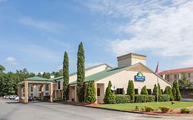 Days Inn & Suites By Wyndham Peachtree Corners Норкросс Exterior photo