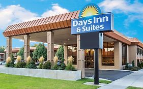 Days Inn & Suites By Wyndham Логан Exterior photo