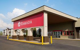 Отель Ramada By Wyndham Бисмарк Exterior photo