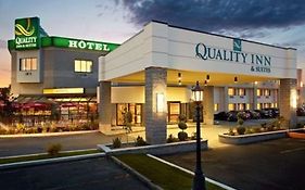 Quality Inn & Suites Броссар Exterior photo