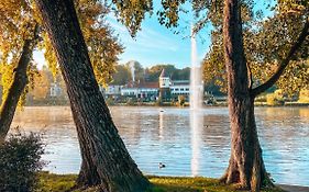 Отель Martin'S Chateau Du Lac Женваль Exterior photo