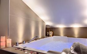 Cocon Blanc Calin Avec Jacuzzi Privatif - Loveroom Insolite Сент-Этьен Exterior photo