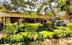 Hotel Casa Sinkinling Gambia Серекунда Exterior photo