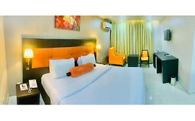 Oakspring Hotel And Luxury Suites Лагос Exterior photo