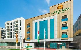 Отель La Quinta By Wyndham Dubai Jumeirah Exterior photo