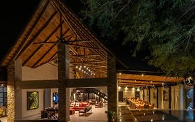 Chobe River Lodge Касане Exterior photo