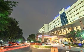 Sunlake Waterfront Resort & Convention Джакарта Exterior photo