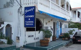Shrimpy'S Hostel, Crew Quarters And Laundry Services Мариго Exterior photo