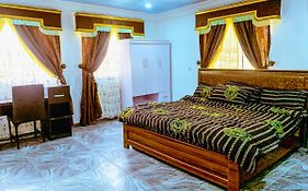 Lugbe Guest House By Select On Airport Rd, 3Rooms, 3 King-Sized Beds Абуджа Exterior photo