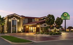 La Quinta Inn By Wyndham Виктория Exterior photo