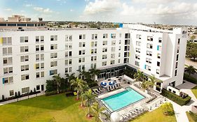 Отель Aloft Miami Дорел Exterior photo