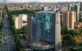 Отель DoubleTree by Hilton Ереван Exterior photo