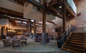 Отель Courtyard By Marriott New Orleans Warehouse Arts District Exterior photo