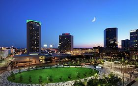 Отель Hilton St. Louis At The Ballpark Exterior photo