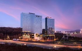 Doubletree By Hilton Seoul Pangyo Residences Соннам Exterior photo
