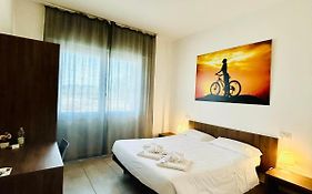 Hotel Bed & Bike Чезена Exterior photo