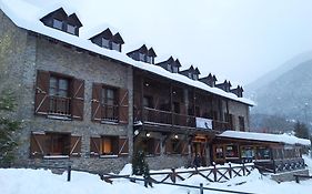 Хостел Alberg Les Daines Эспот Exterior photo