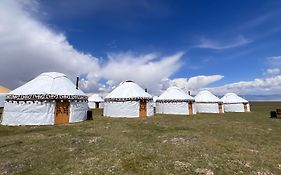 Yurt Camp "Sary-Bulun" At Song-Kul Lake, Naryn Exterior photo