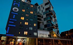 Отель Aloft Brussels Schuman Exterior photo