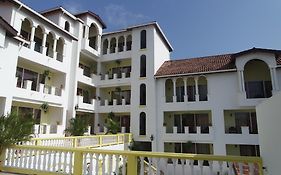 Отель West Bay Colonial Exterior photo