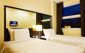 Go Hotels Таклобан Room photo