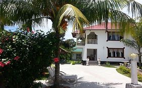 Zanboza Guesthouse Ла-Диг Exterior photo