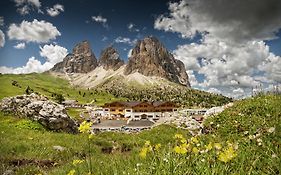 Passo Sella Dolomiti Mountain Resort Сельва-ди-Валь-Гардена Exterior photo