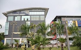 Palm Garden Hotel Brunei Бандар-Сери-Бегаван Exterior photo