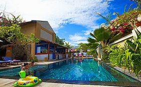 The Beach House Resort Гили Траванган Exterior photo