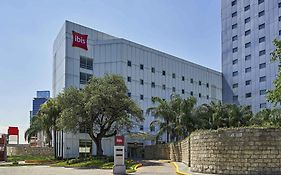 Отель Ibis Monterrey Valle Exterior photo